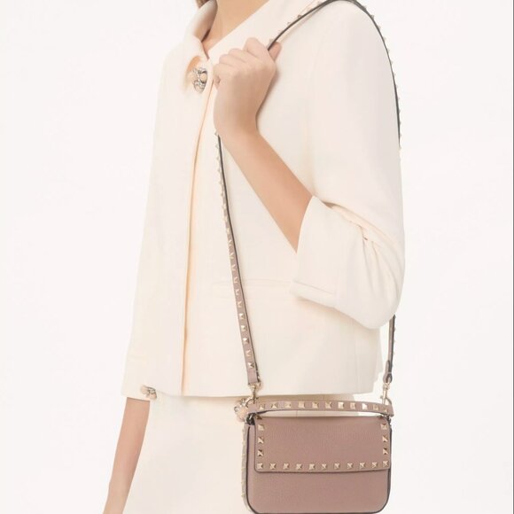 Valentino Rockstud pouch in grainy calfskin leather. - Picture 1 of 7